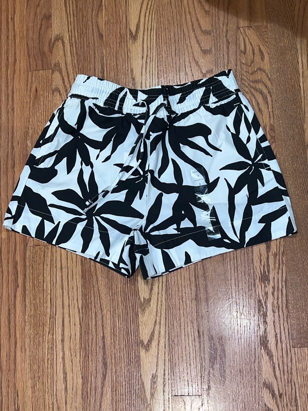 Free Assembly womens SHORTS Tropical print black white Size Small denim pull on